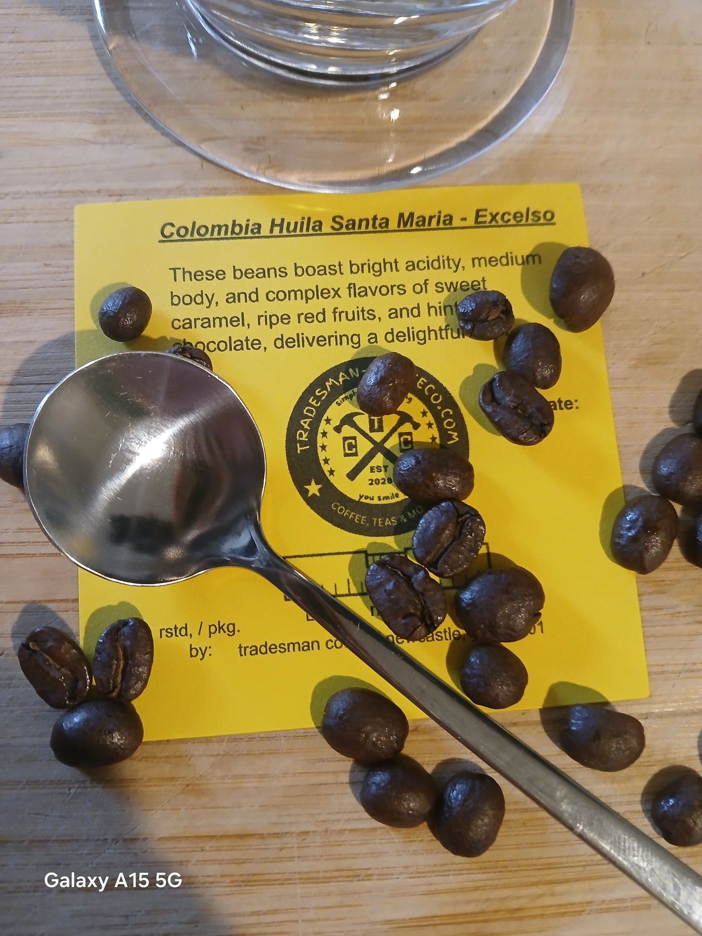 COLOMBIAN: notes of caramel, coca and nuts