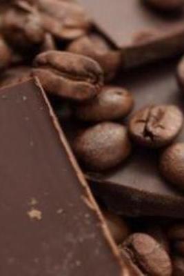 DARK CHOCOLATE FLAVORED COFFEE: Experience the rich chocolate notes